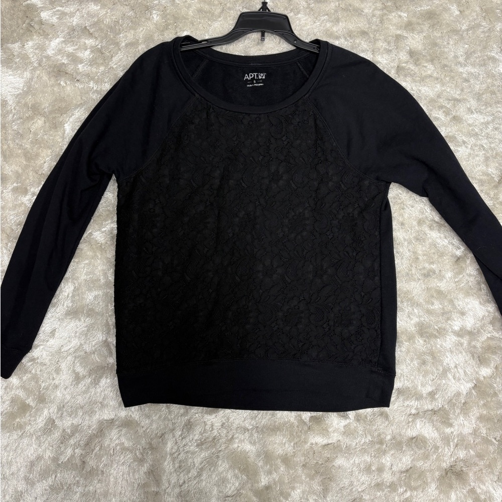 Apt. 9 Women’s Cotton Black Sweatshirt with lace front detail. Small